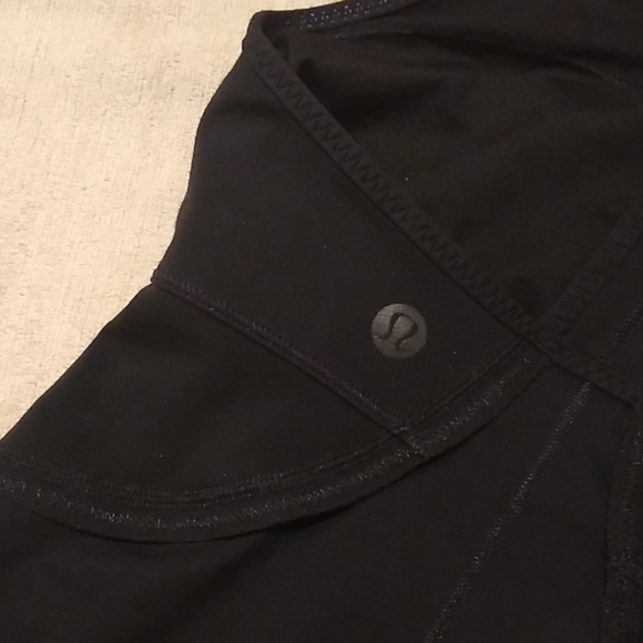 Lululemon Black Tank Top. Size 4 - Picture 5 of 8